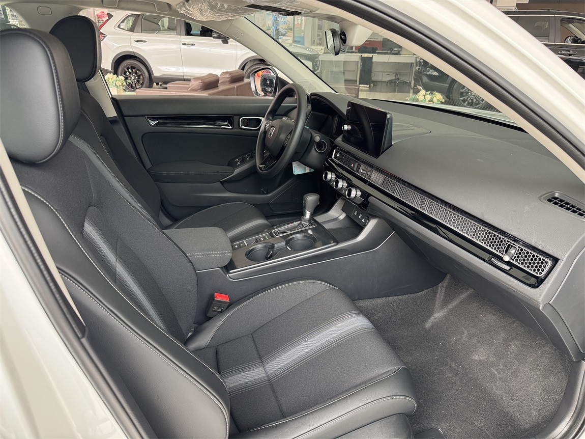 本田 思域 2025款 240TURBO CVT 智趣Plus 8