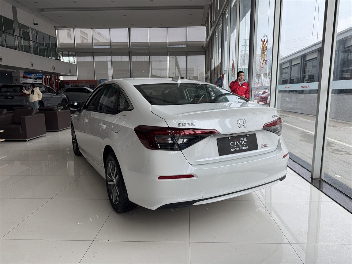 本田 思域 2025款 240TURBO CVT 智趣Plus 12