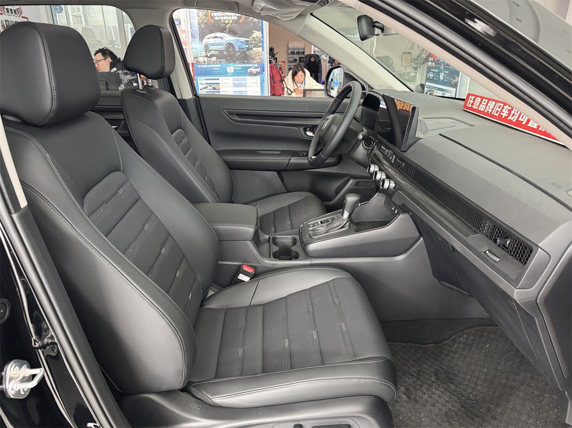 本田CR-V 2026款 全球30年荣耀款 240TURBO 两驱活力版 7