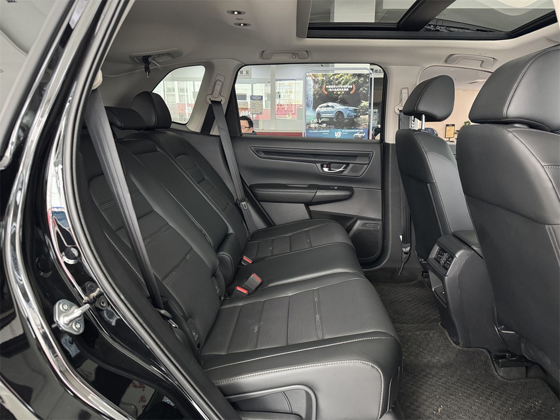 本田CR-V 2026款 全球30年荣耀款 240TURBO 两驱活力版 8