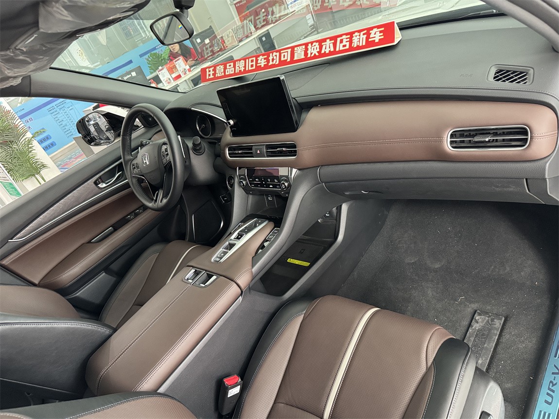 本田UR-V 2024款 370TURBO 四驱尊耀版 7