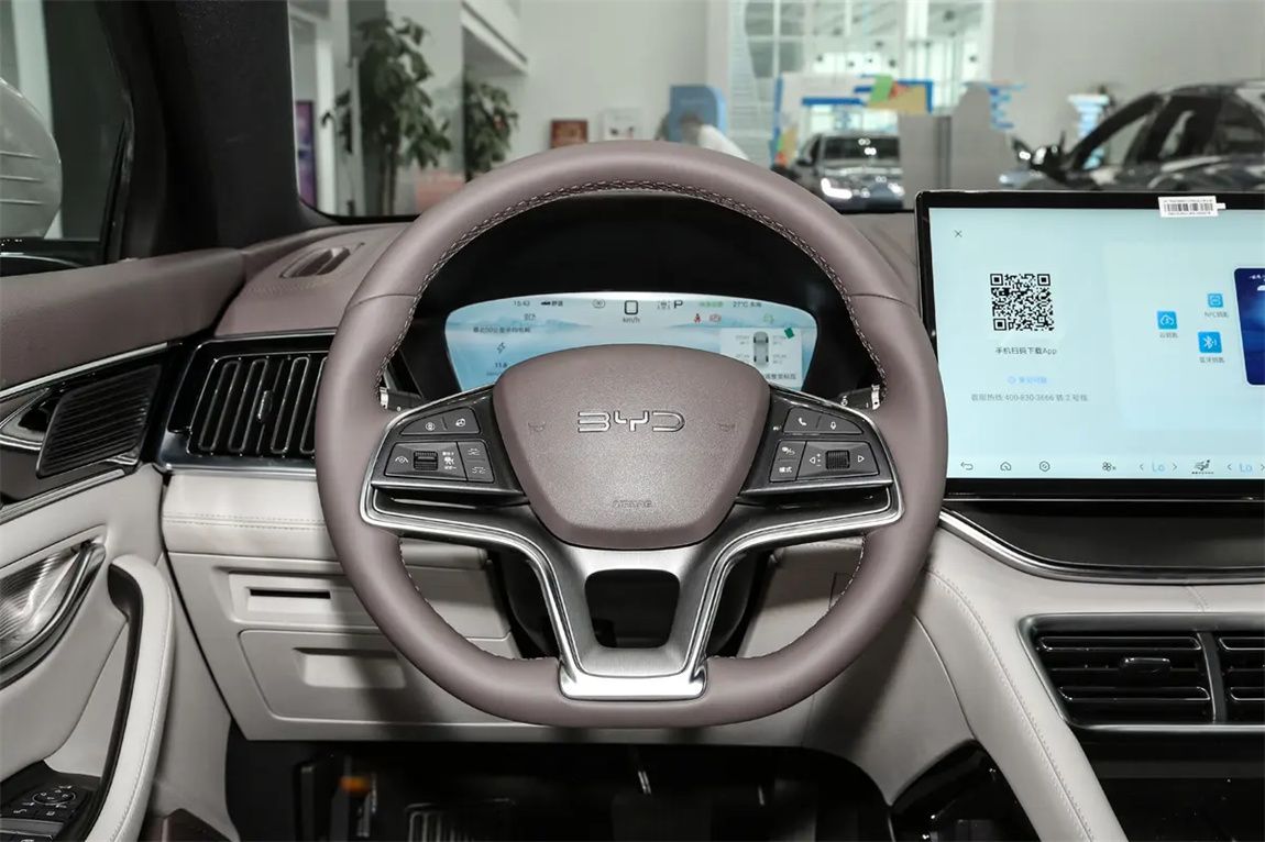 比亚迪 宋PLUS新能源 2025款 EV 605km 旗舰型 4