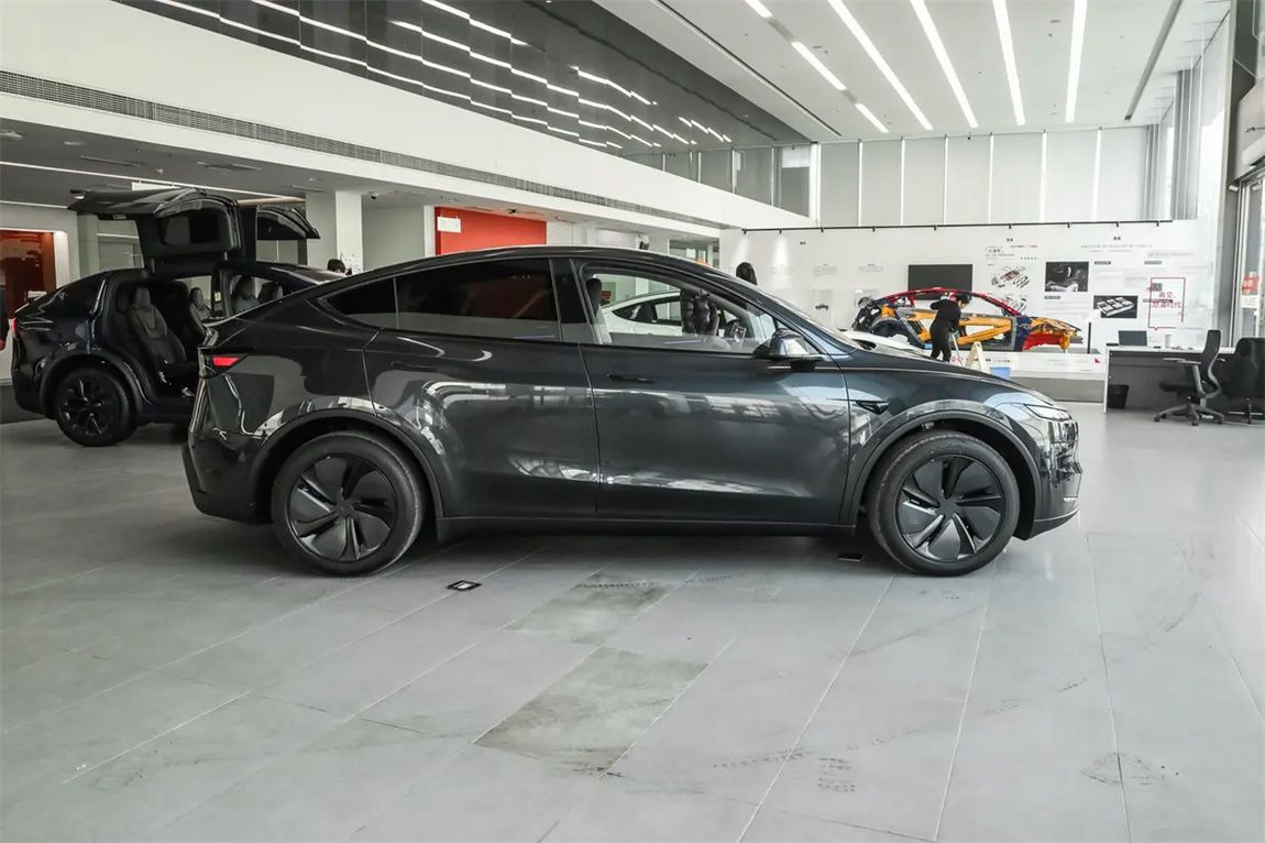 特斯拉 Model Y 2025款 后轮驱动版 8