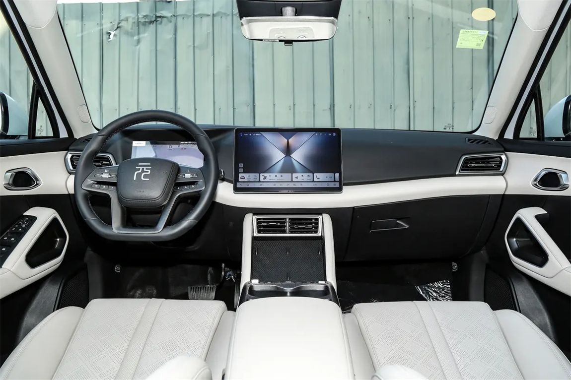 比亚迪 元UP 2025款 智驾版 401KM 超越型 4