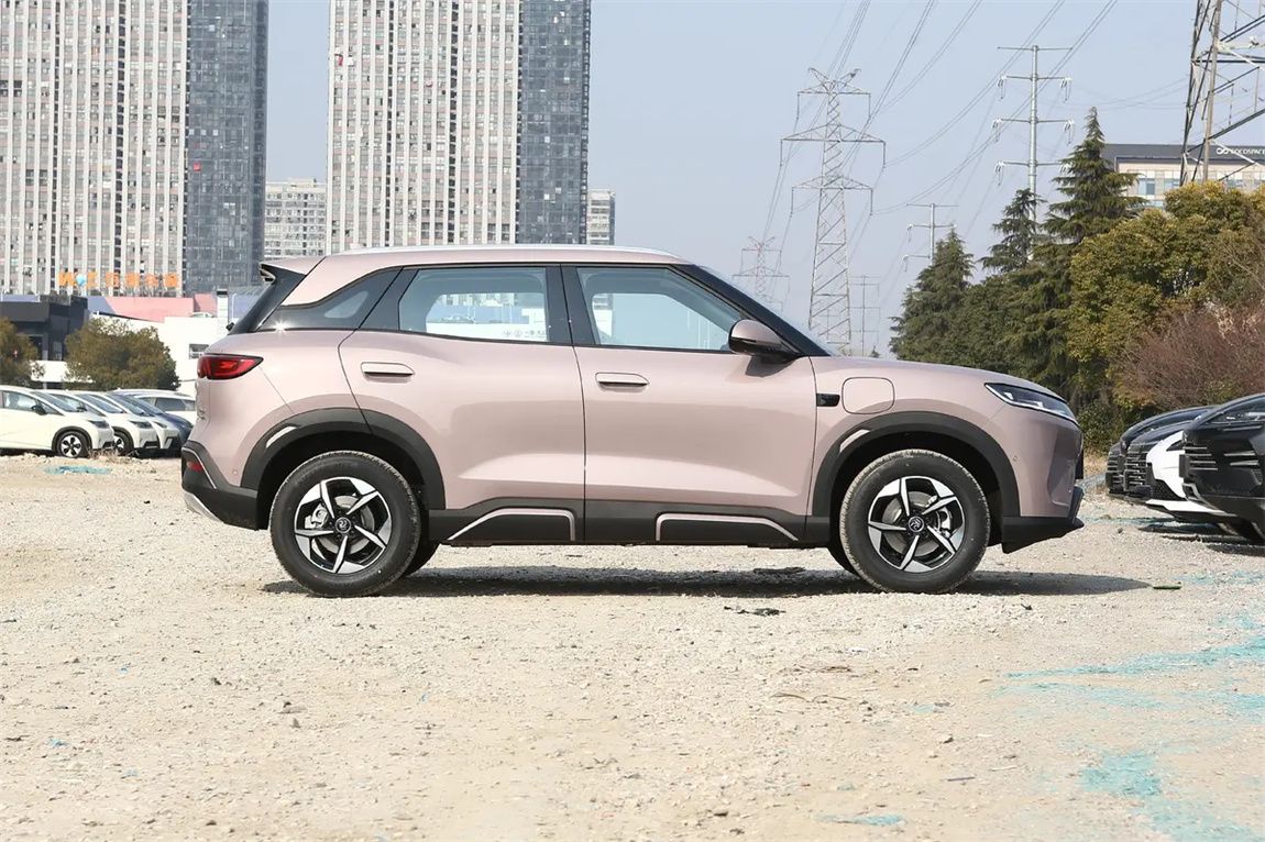 比亚迪 元UP 2025款 智驾版 401KM 超越型 6