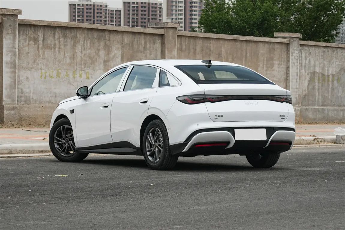 比亚迪 海豹06 2025款 EV 545KM尊享型 8