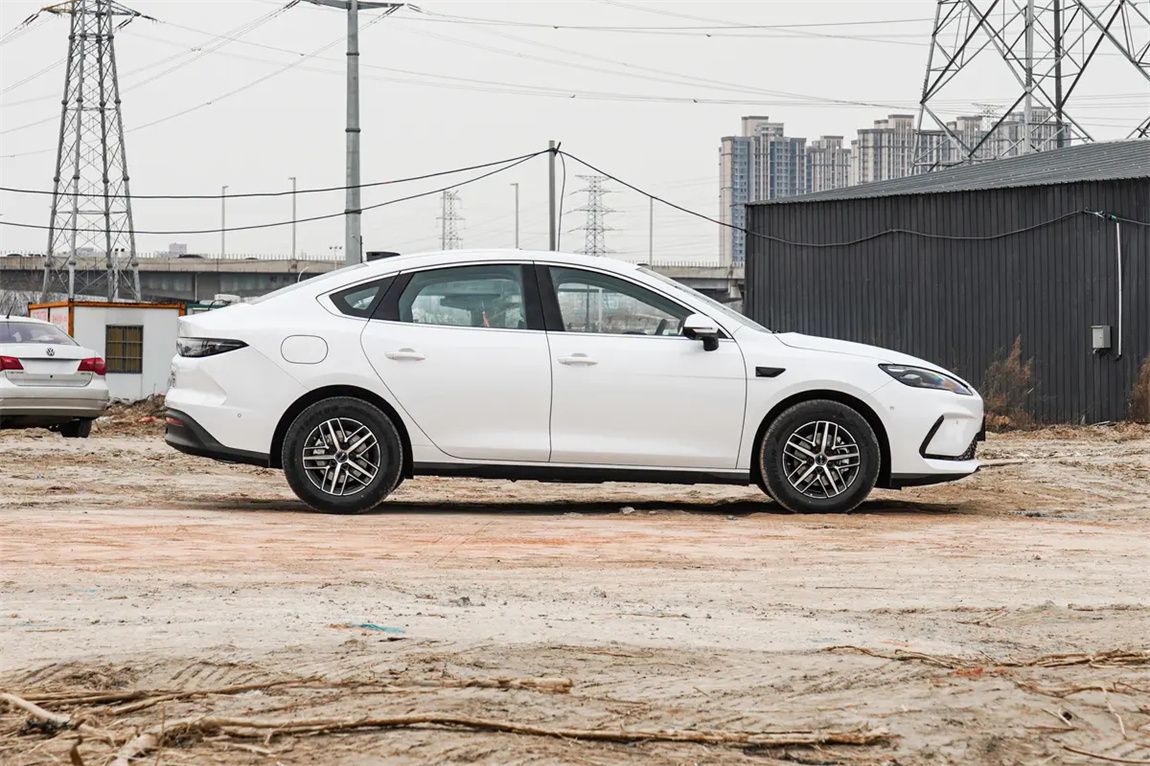 比亚迪 海豹05 DM-i 2025款 DM-i 智驾版 55KM尊贵型 6