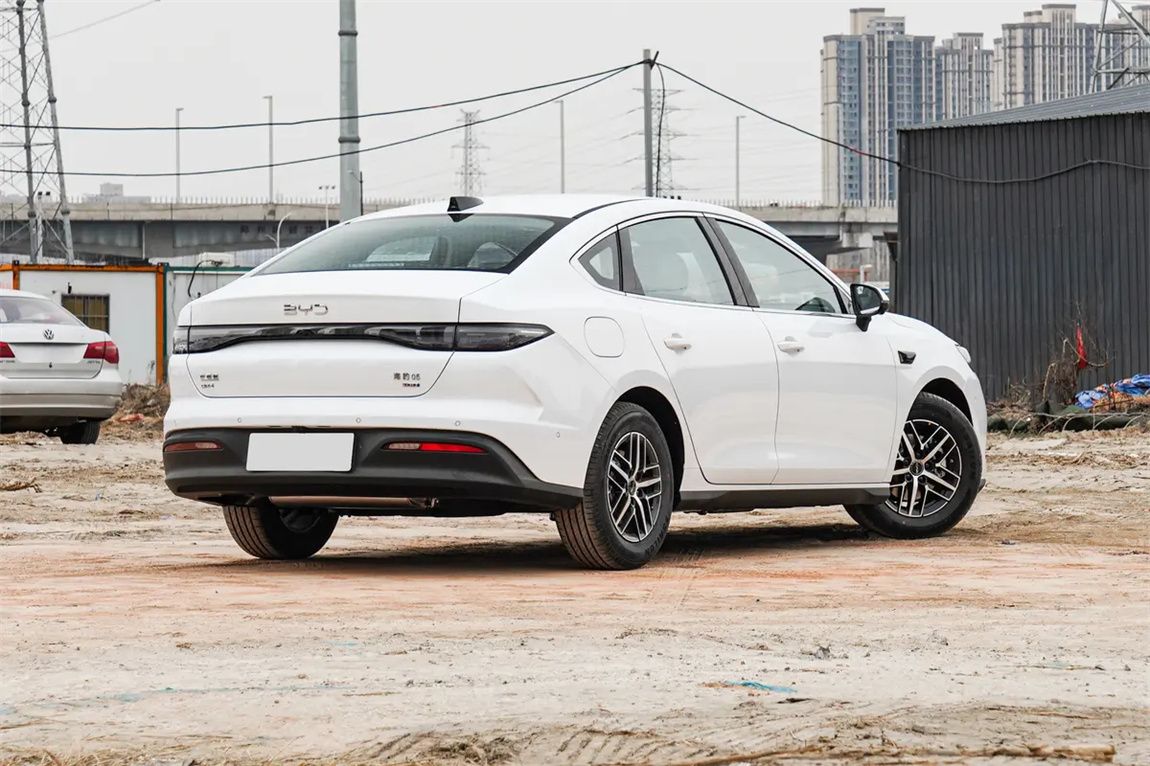 比亚迪 海豹05 DM-i 2025款 DM-i 智驾版 55KM尊贵型 7