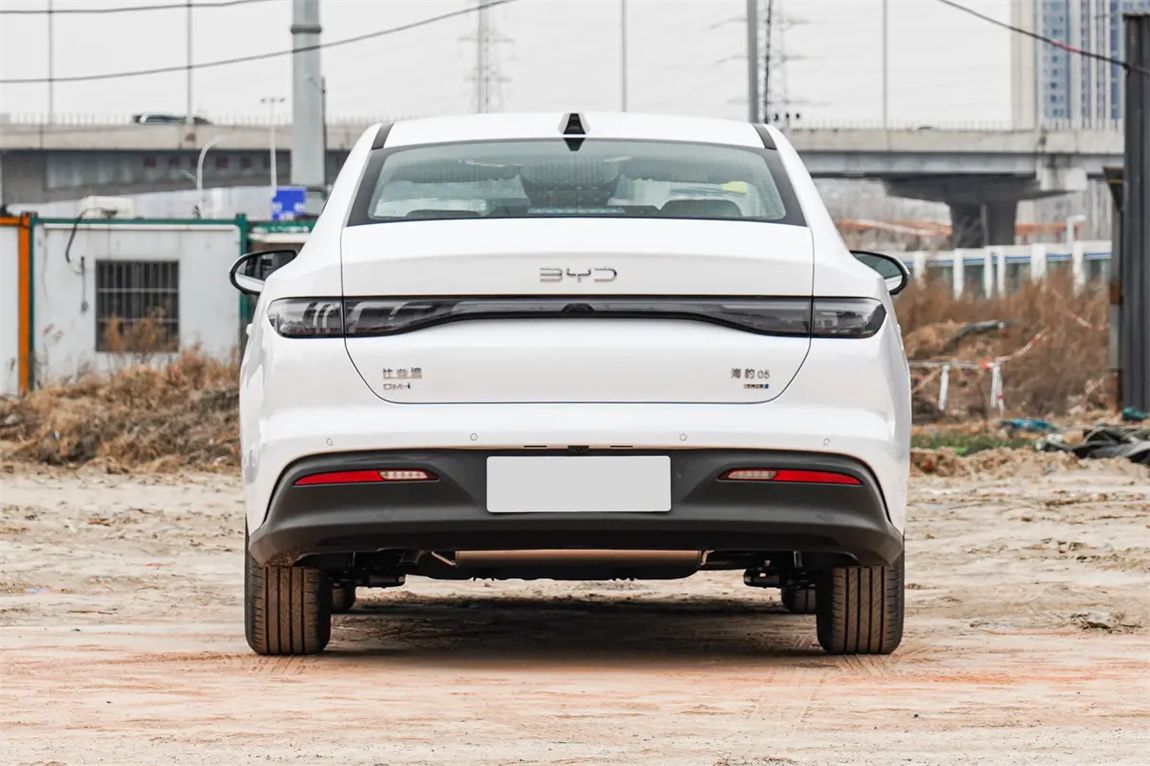 比亚迪 海豹05 DM-i 2025款 DM-i 智驾版 55KM尊贵型 8