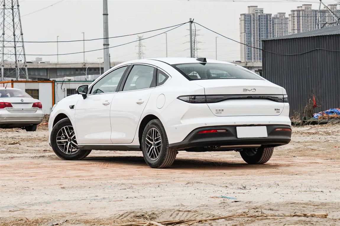 比亚迪 海豹05 DM-i 2025款 DM-i 智驾版 55KM尊贵型 9