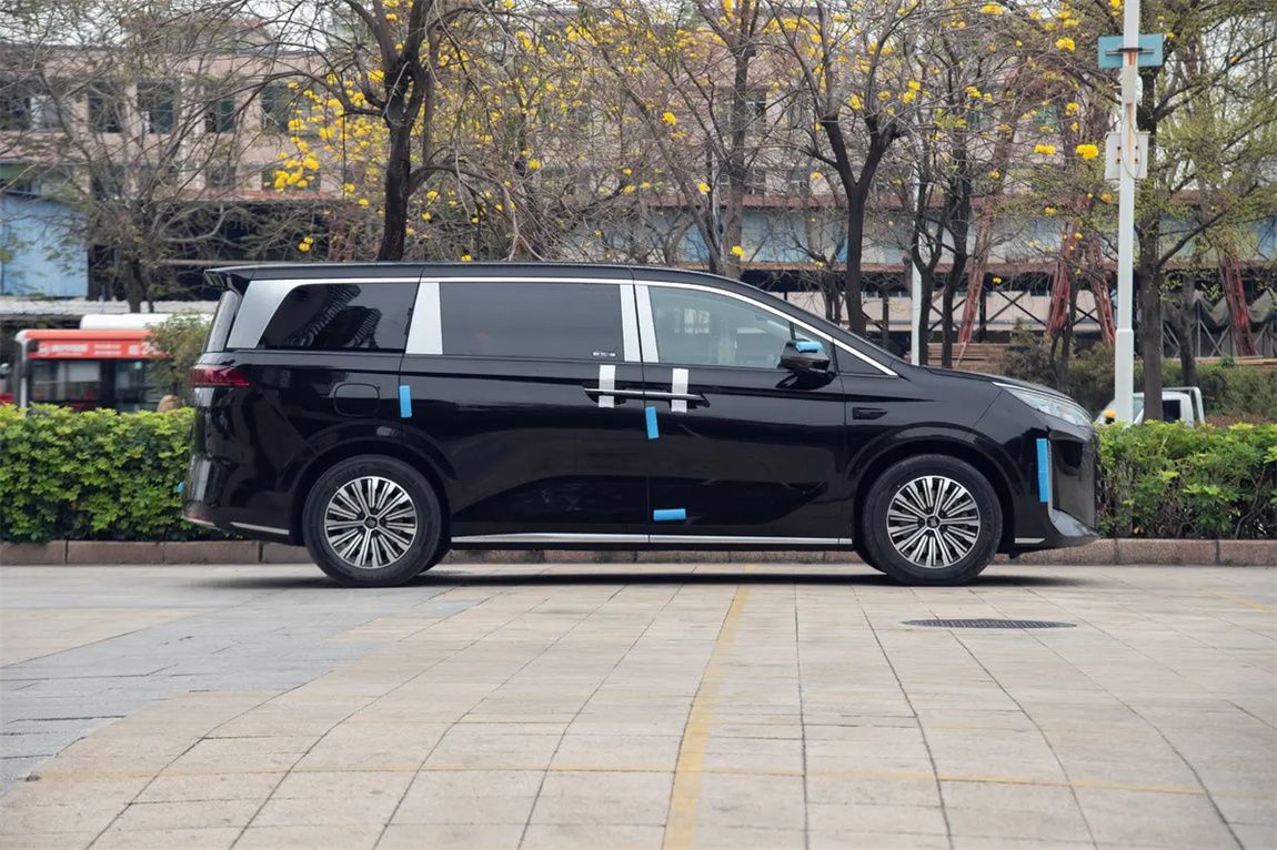 比亚迪 夏 2025款 DM-i 1.5T 100km 超越型 7