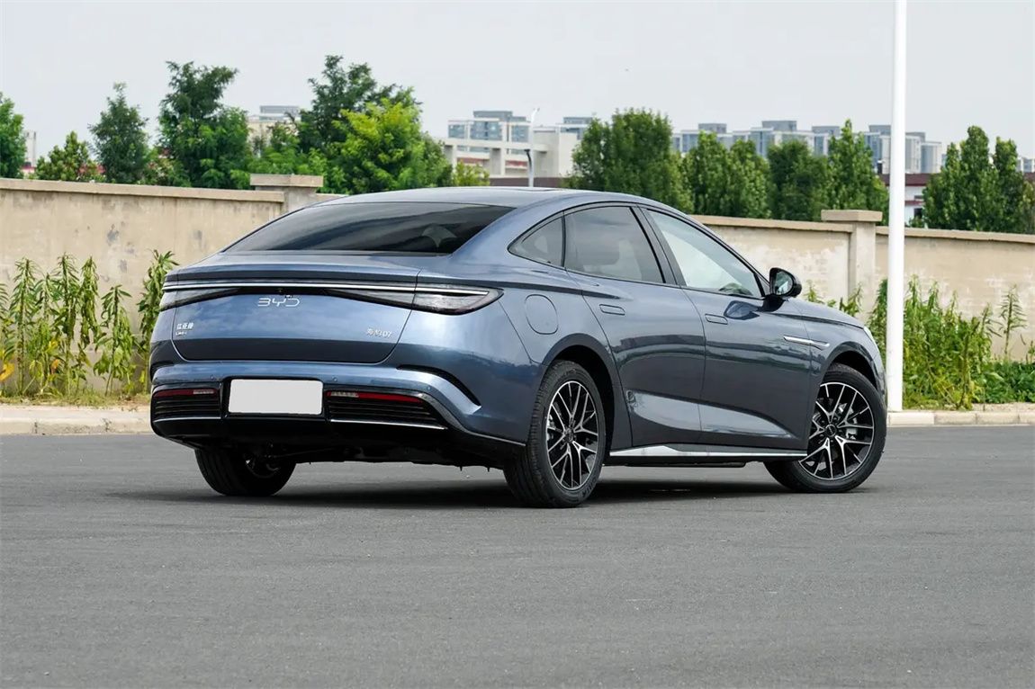 比亚迪 海豹07 DM-i 2025款 DM-i 1.5L 125km 尊贵型 8