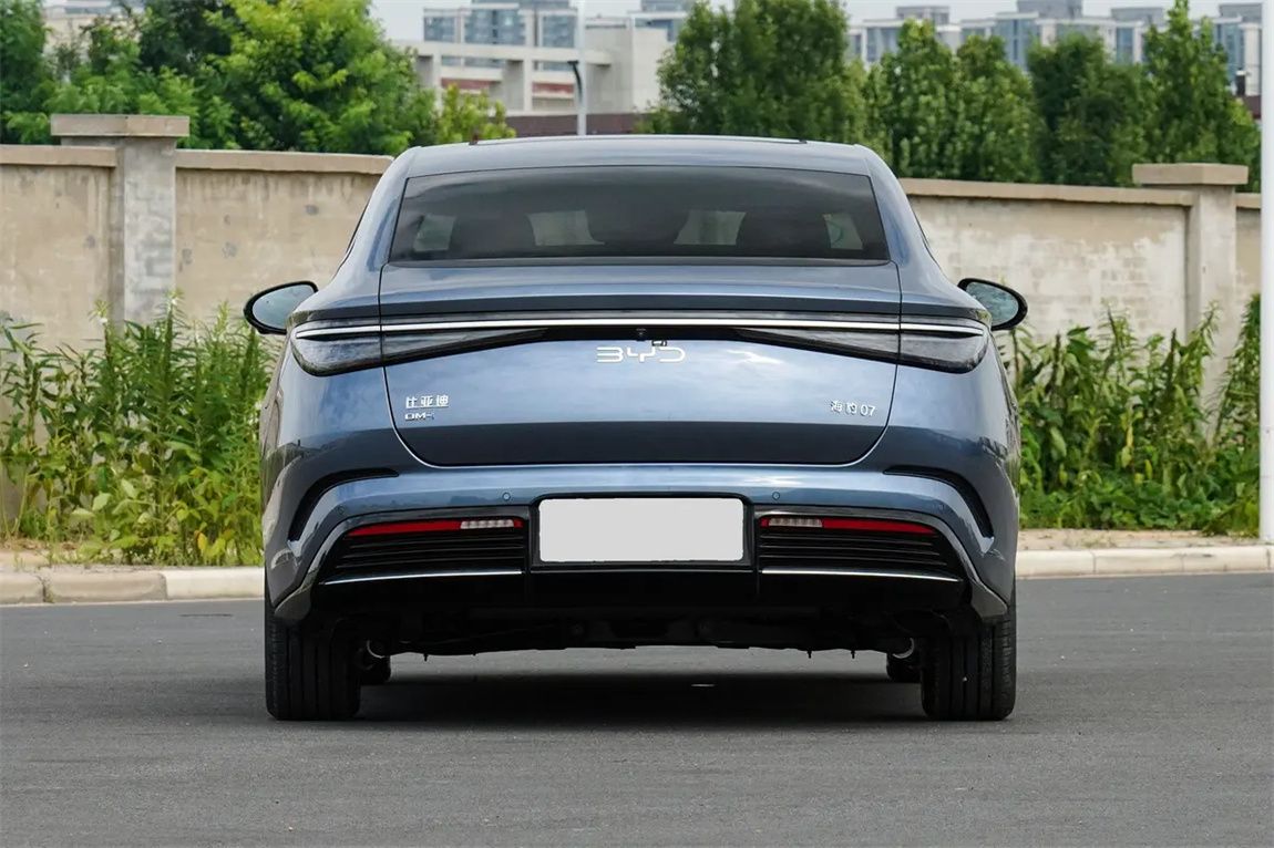 比亚迪 海豹07 DM-i 2025款 DM-i 1.5L 125km 尊贵型 9