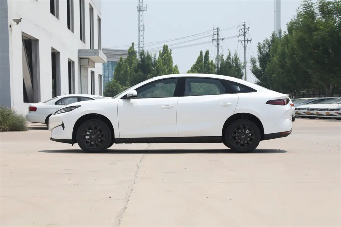 比亚迪e7 2025款 520智惠版 7