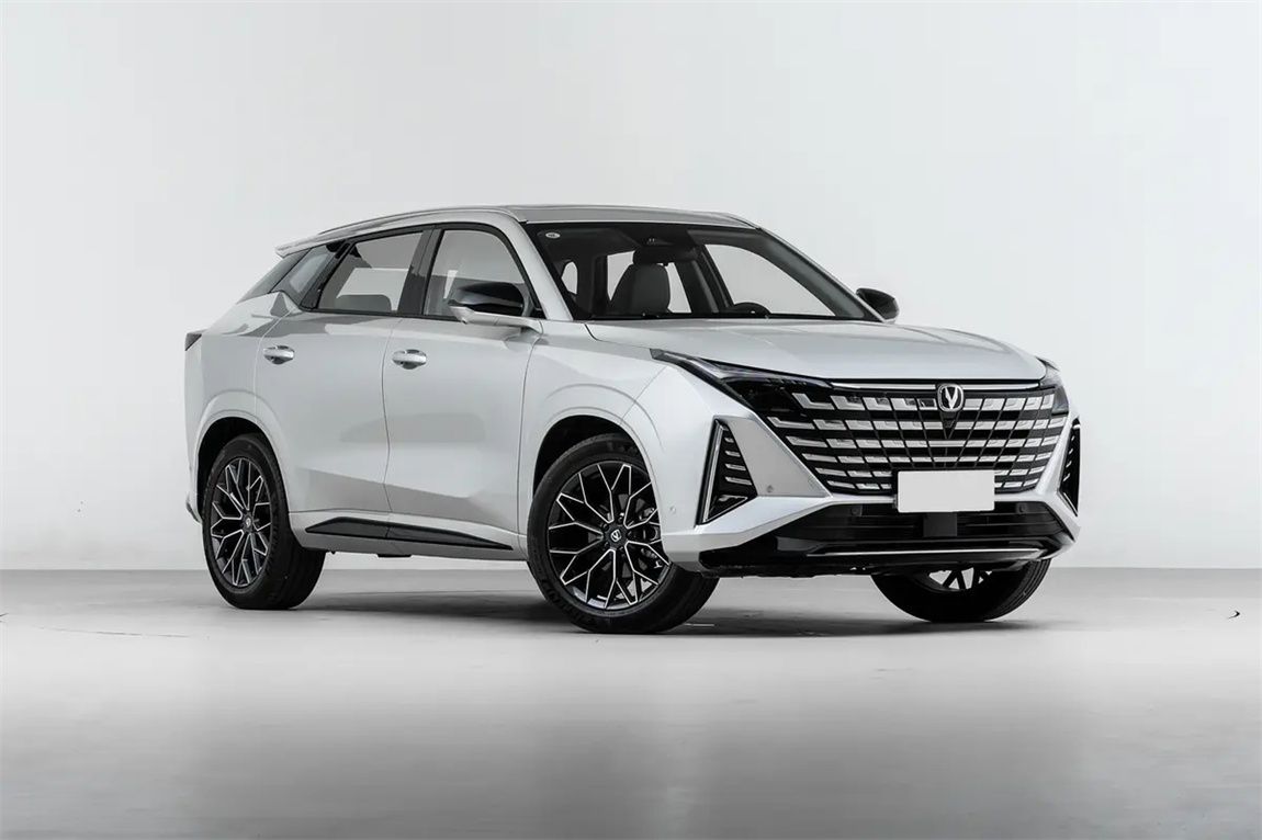 长安UNI-Z 2025款 1.5T 尊贵型 3