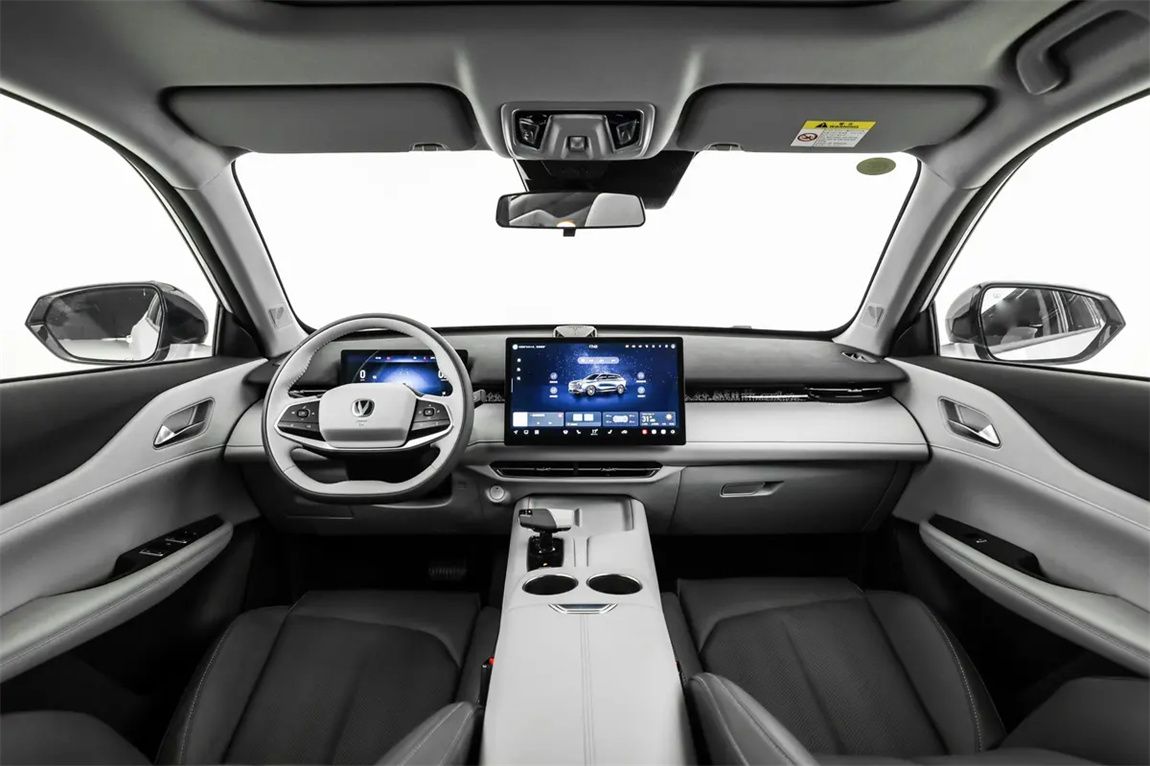 长安UNI-Z 2025款 1.5T 尊贵型 4