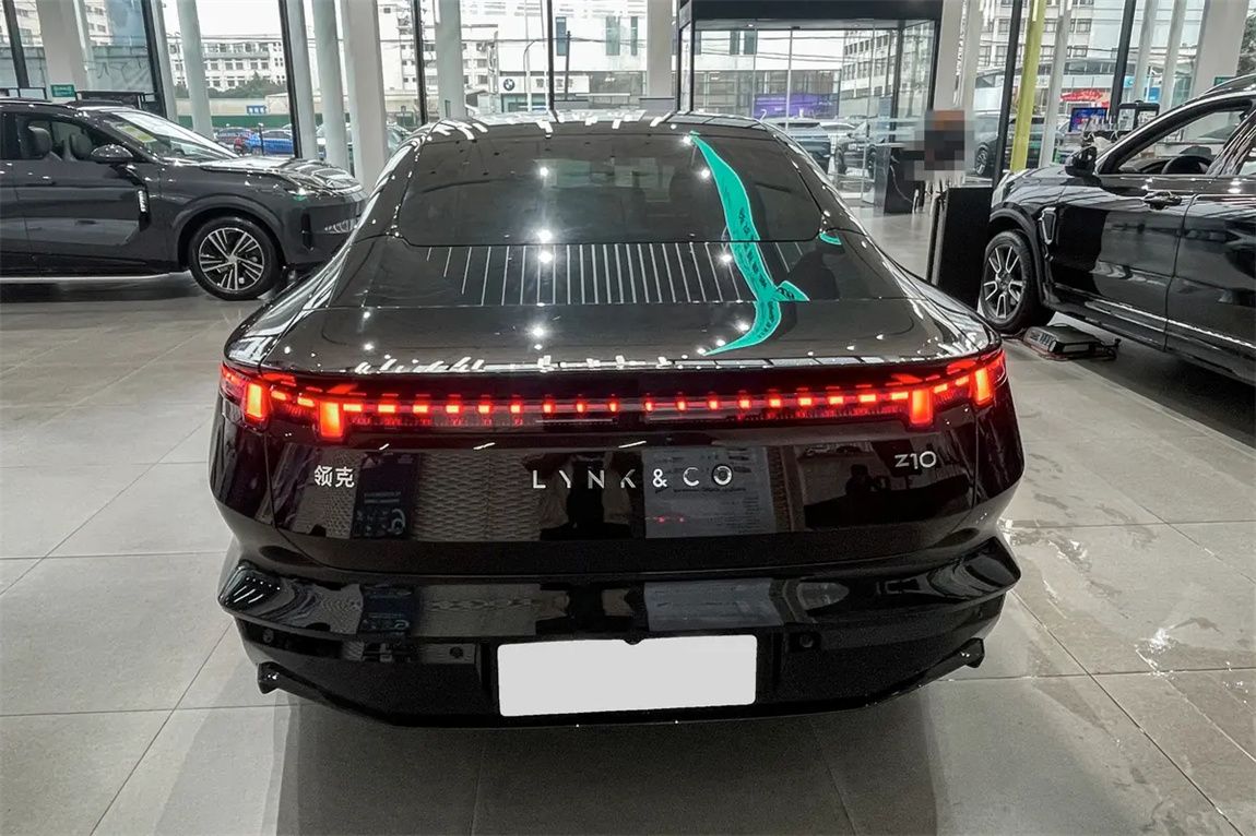 领克Z10 2025款 95kWh 702km四驱Halo 9