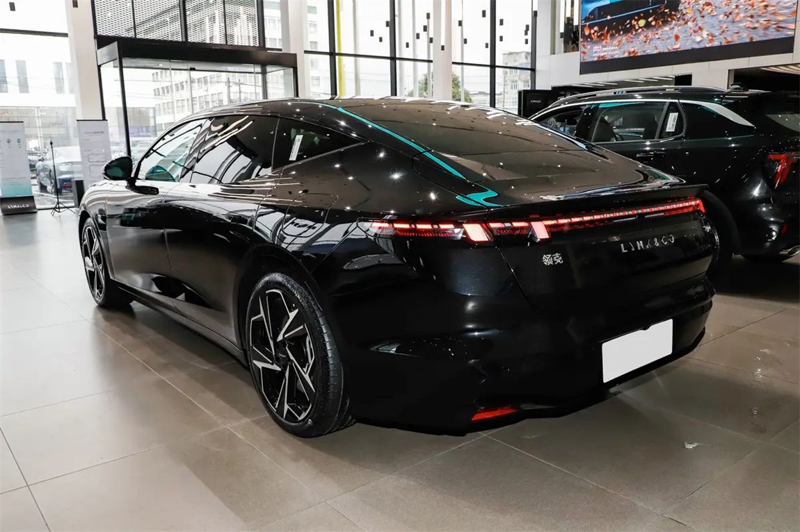 领克Z10 2025款 95kWh 702km四驱Halo 10
