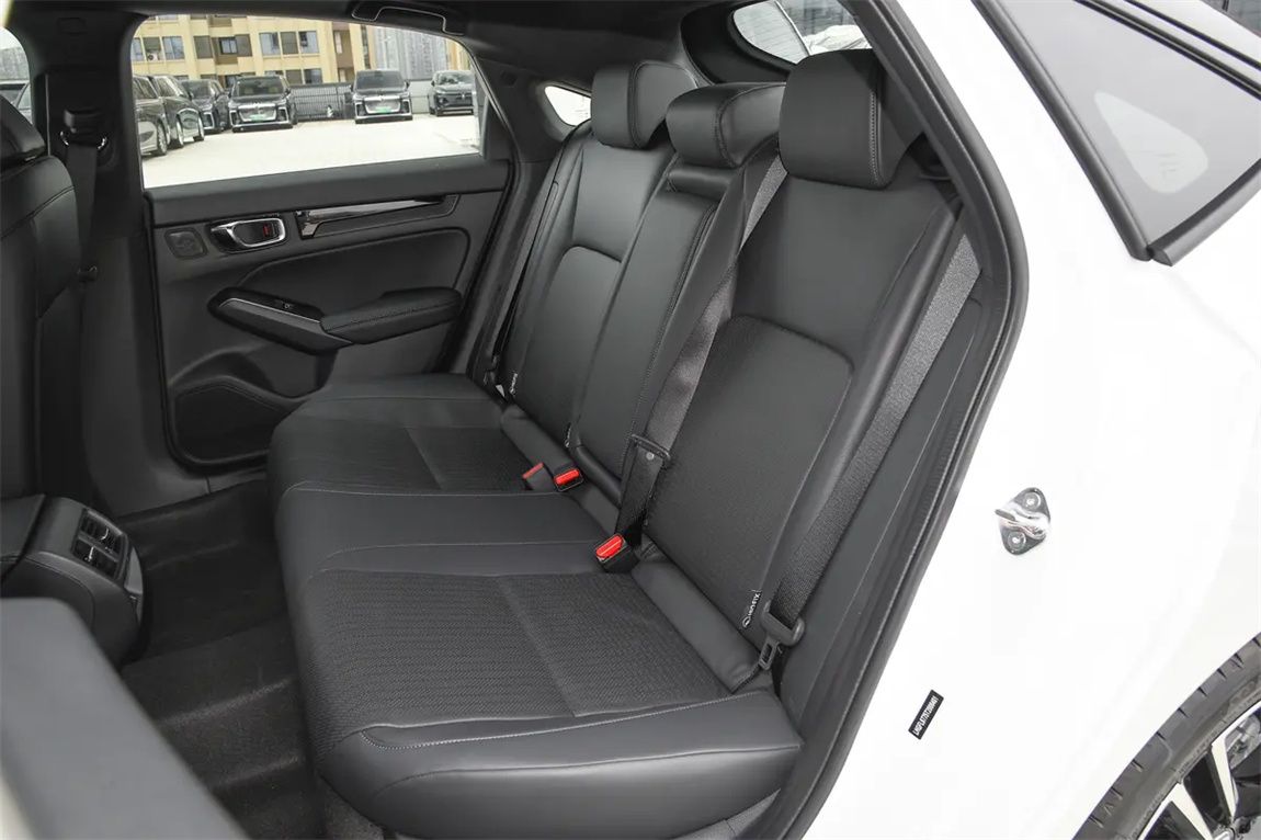 本田 型格 2025款 HATCHBACK 240TURBO 手动冠军版 5
