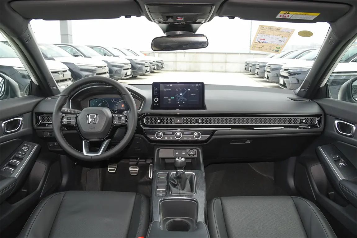 本田 型格 2025款 HATCHBACK 240TURBO 手动冠军版 6