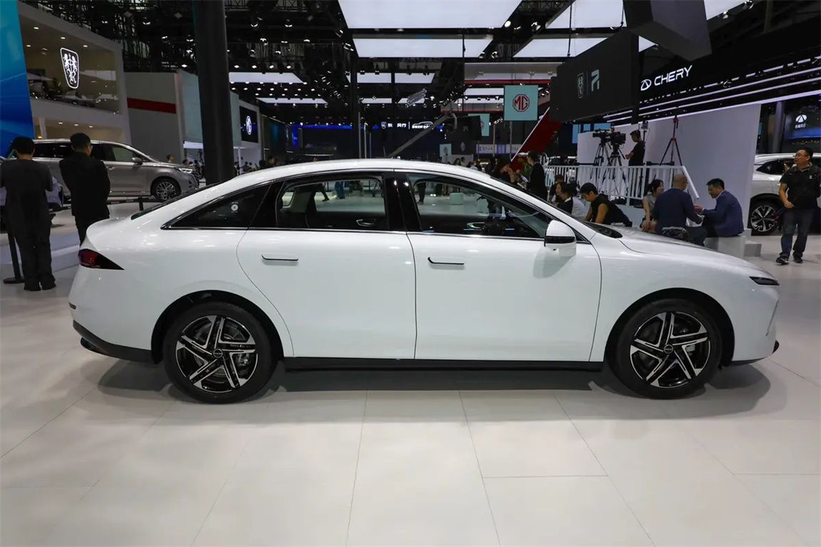 荣威D7 2025款 EV 610km 后驱尊荣版 7