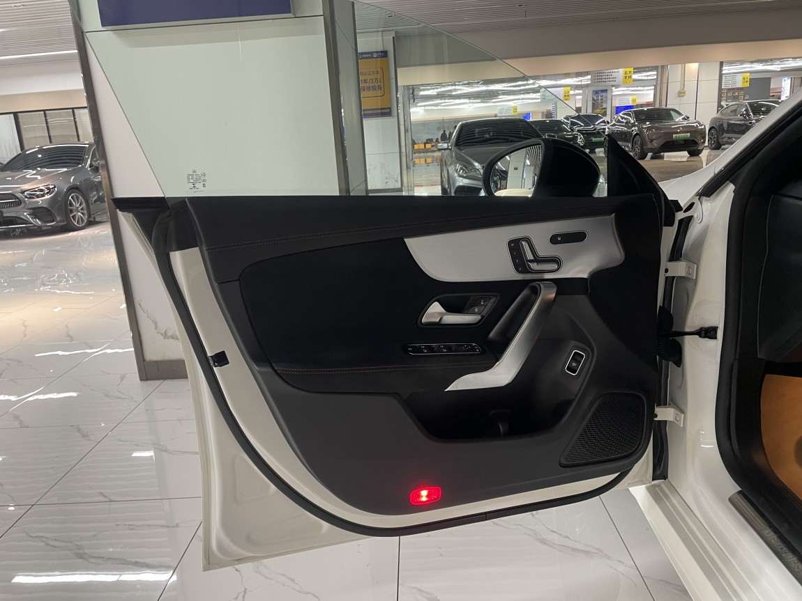 奔驰CLA 2023款 CLA 200 4MATIC 4