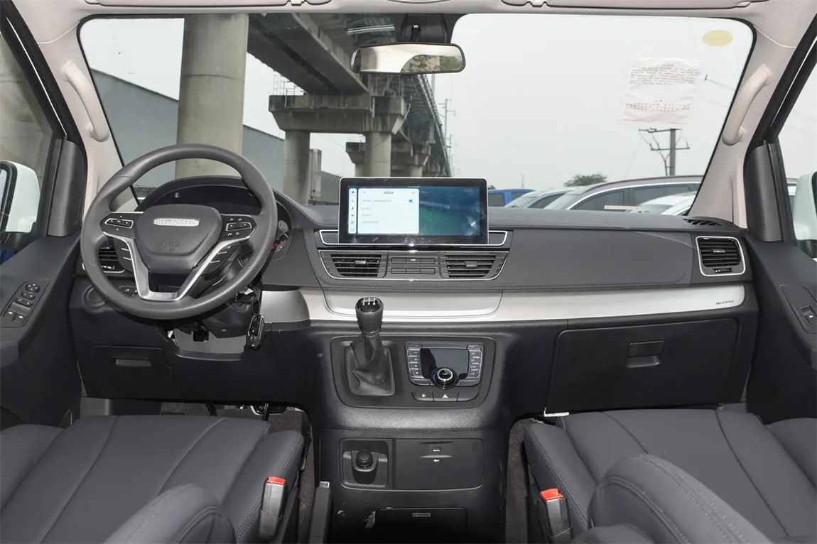大通G10 2025款 2.0L 手动多功能版 汽油 7座 4