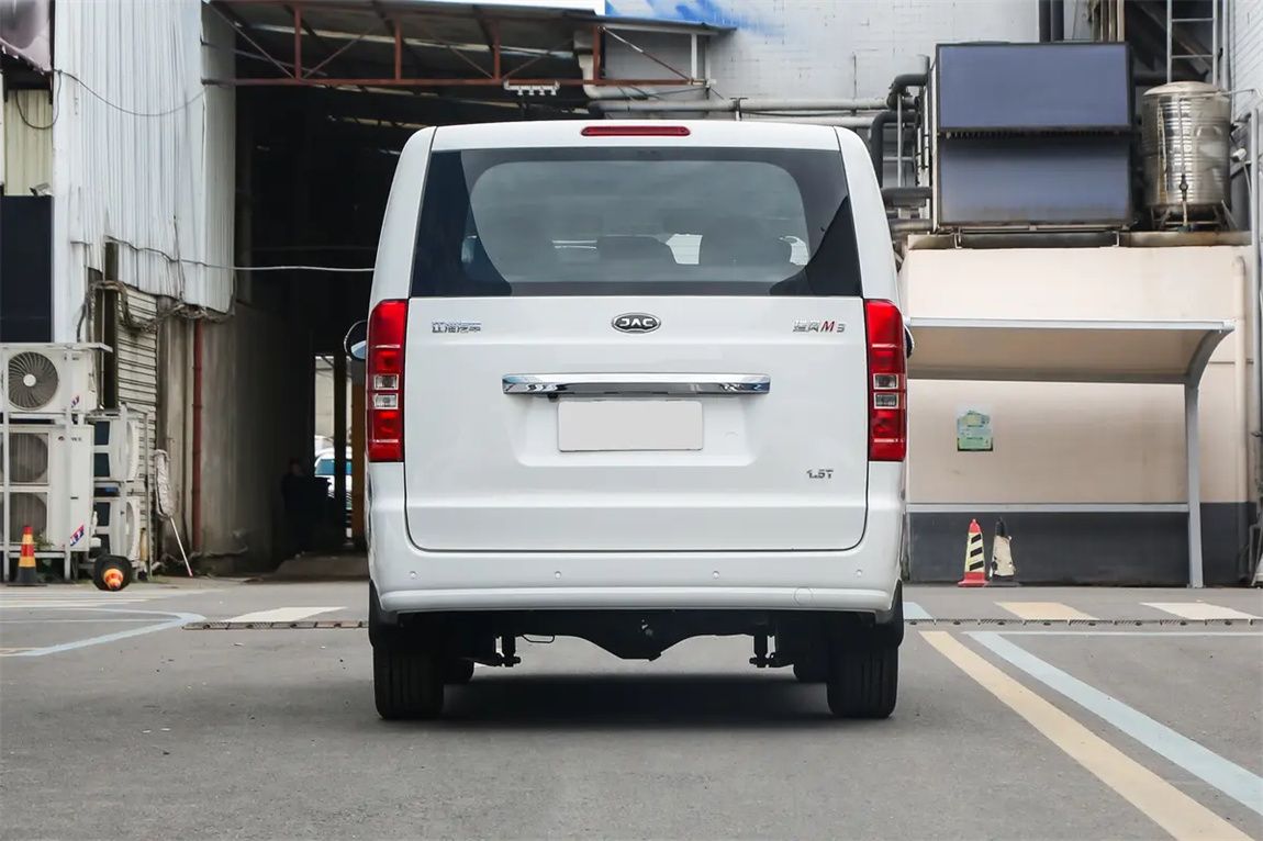江淮瑞风 瑞风M3 2025款 1.5T 手动智联版 7/8座 10