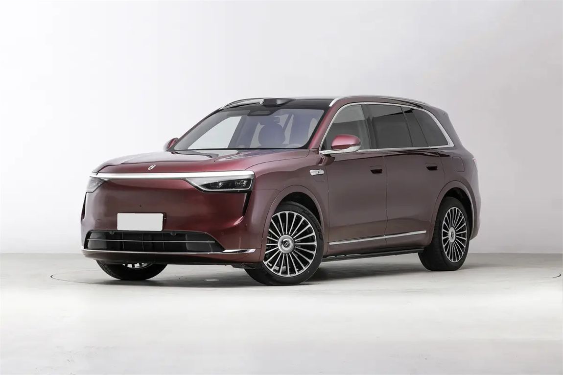 问界M8 2025款 增程 Ultra版 53.4kWh 6座版