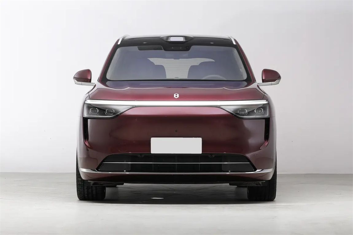 问界M8 2025款 增程 Ultra版 53.4kWh 6座版 2