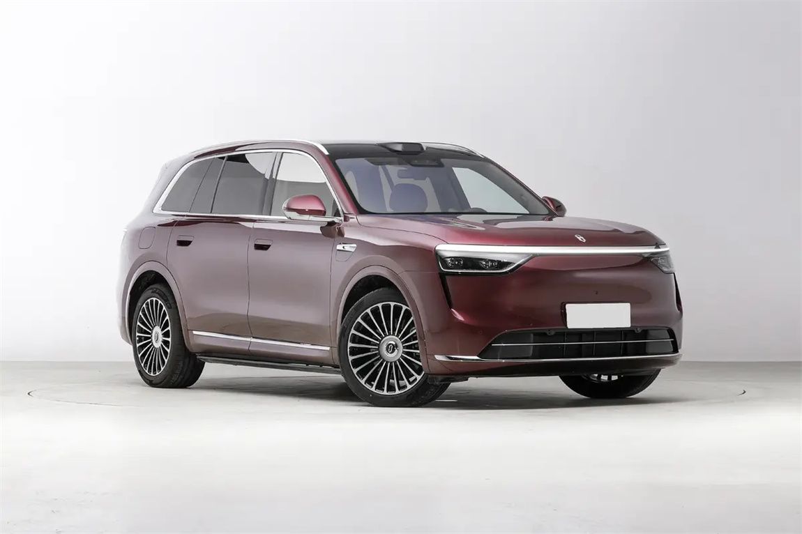 问界M8 2025款 增程 Ultra版 53.4kWh 6座版 3
