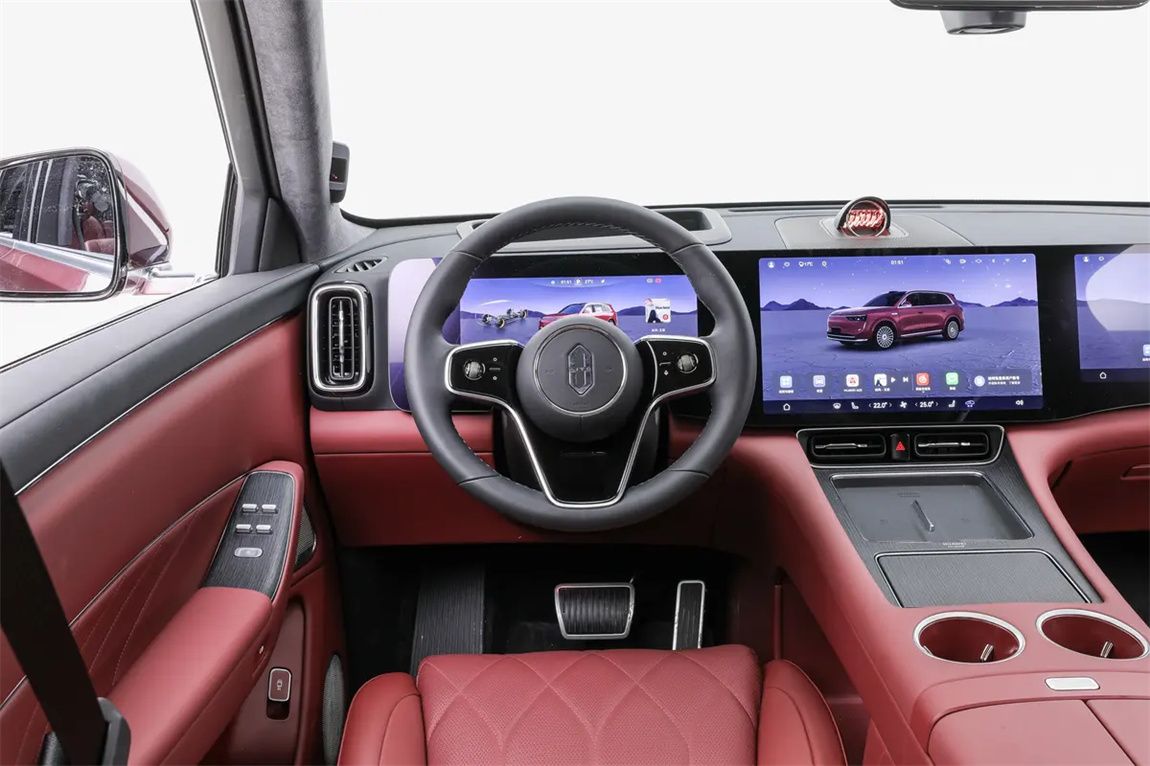 问界M8 2025款 增程 Ultra版 53.4kWh 6座版 5