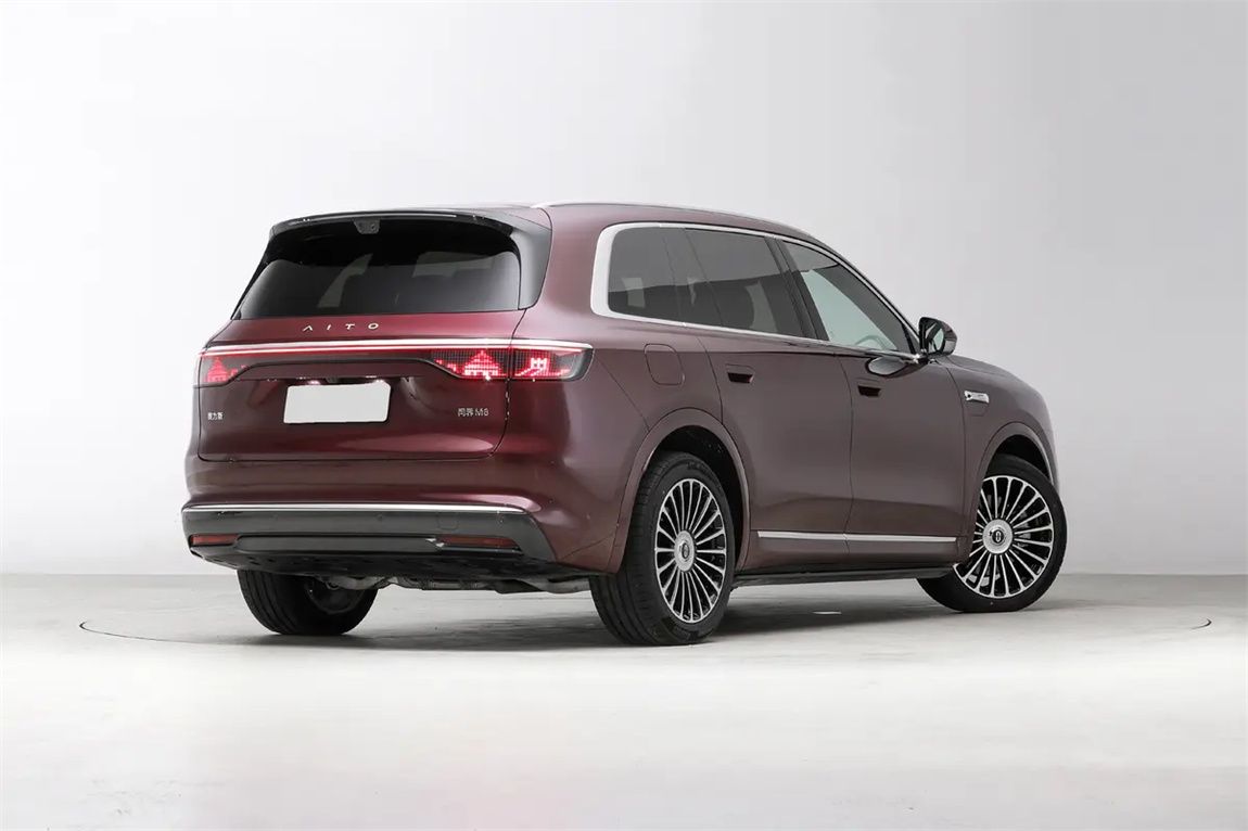 问界M8 2025款 增程 Ultra版 53.4kWh 6座版 9