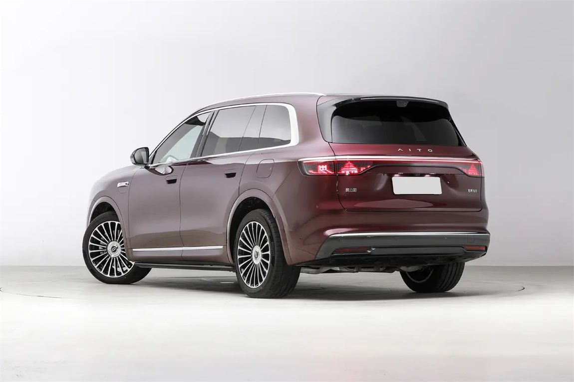 问界M8 2025款 增程 Ultra版 53.4kWh 6座版 10