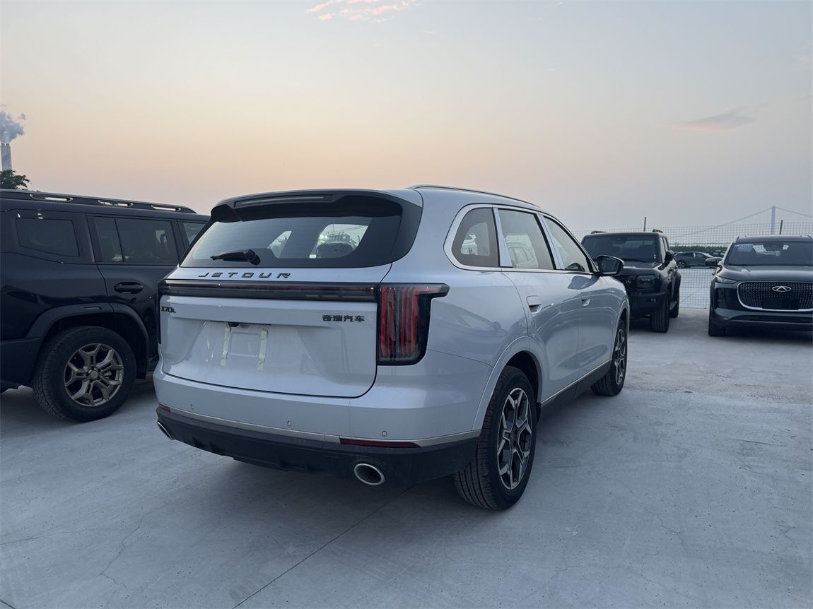 捷途X70L 2026款 1.5TD 双离合标准 5座 12