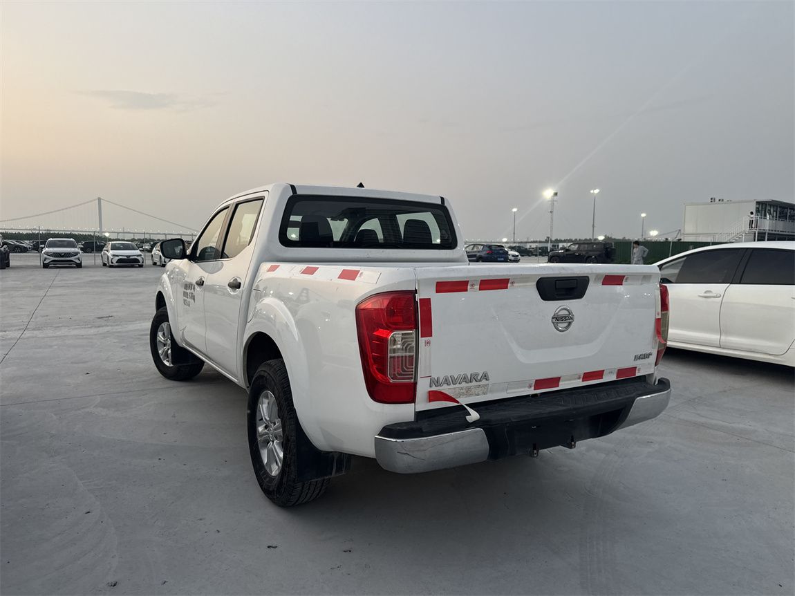 郑州日产 纳瓦拉 2.3T 手动柴油四驱舒适型标箱 11